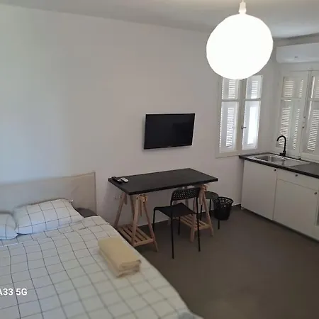 2 At The Grey House Διαμέρισμα *